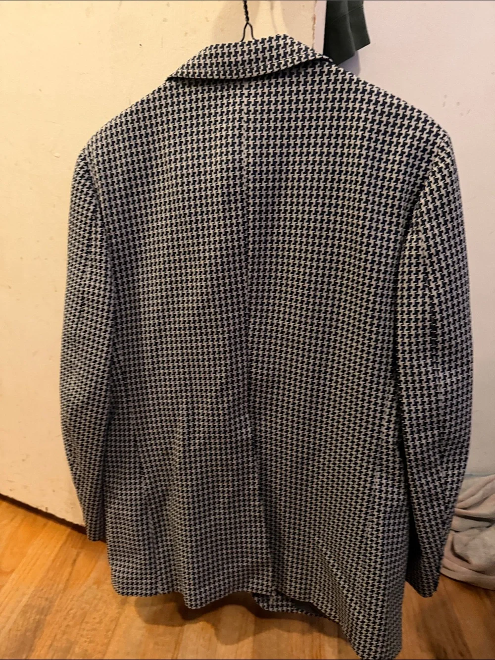 Classic Houndstooth Sport Coat in Navy and White